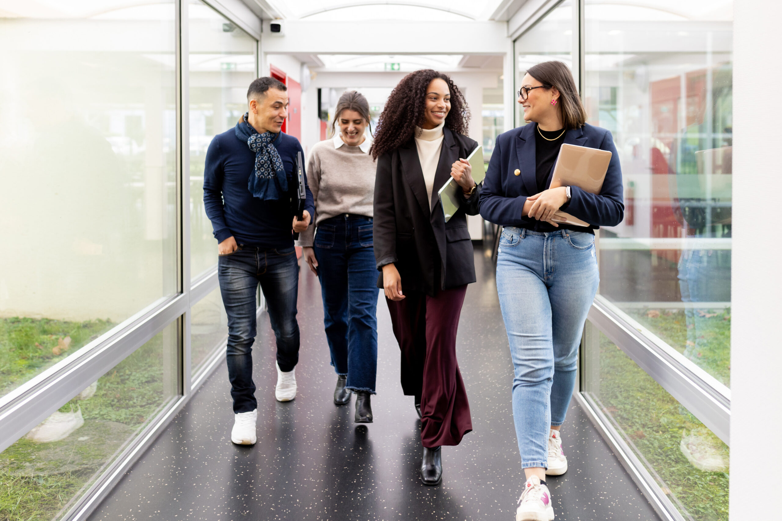 Des étudiants de CESI Orléans vous accueille lors du rdv de l'orientation pour vous aider à choisir vos études après le bac.